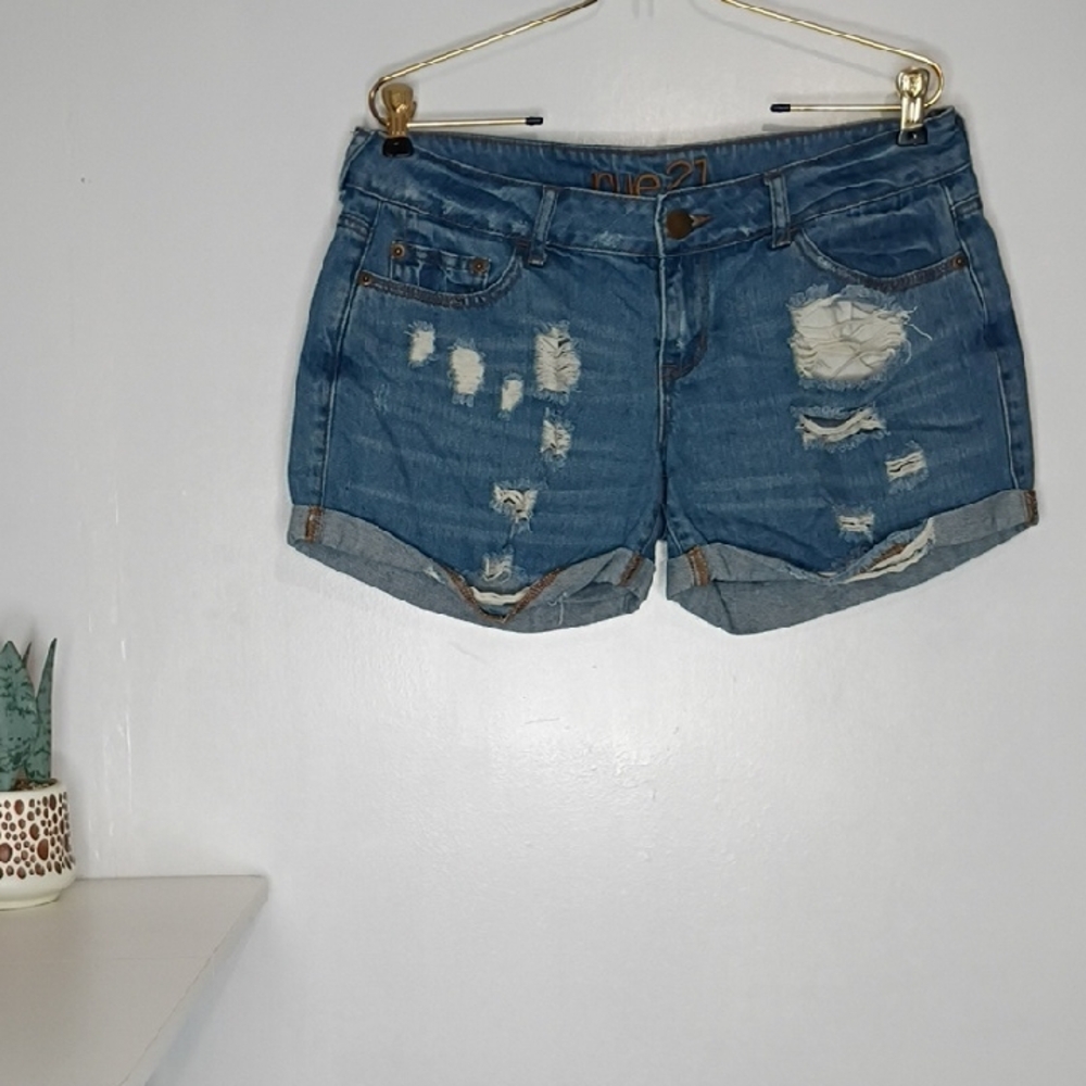 Rue21 Jean Shorts Distressed Denim Women Shorts Size 7/8 100% Cotton